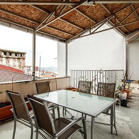 아파트 Charming Flat With Terrace Near Taksim Square *