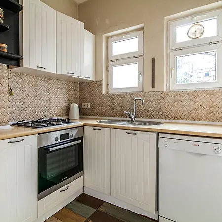 Charming Flat With Terrace Near Taksim Square * Estambul