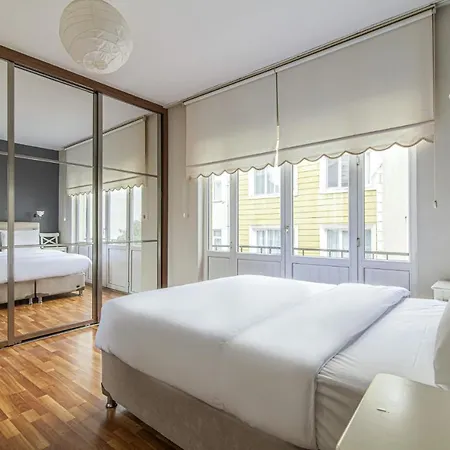Charming Flat With Terrace Near Taksim Square *