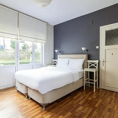Charming Flat With Terrace Near Taksim Square Estambul