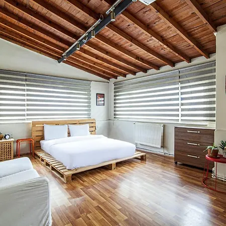Charming Flat With Terrace Near Taksim Square Apartamento