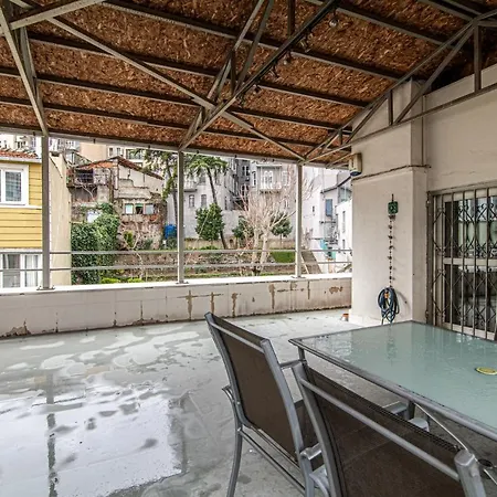 Charming Flat With Terrace Near Taksim Square